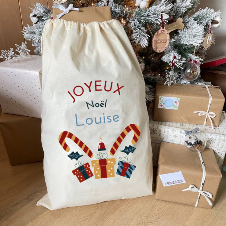       Sac à cadeaux avec cordon de serrage pour Noël
    