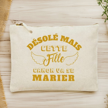       Trousse maquillage EVJF "Cette fille va se marier"
    
