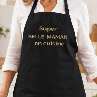 Tablier Super Belle-Maman en cuisine