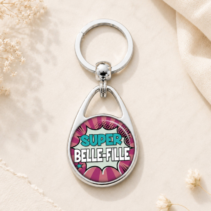       Porte clés super belle fille comics
    