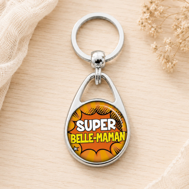                     Porte clés super belle maman comics
                  