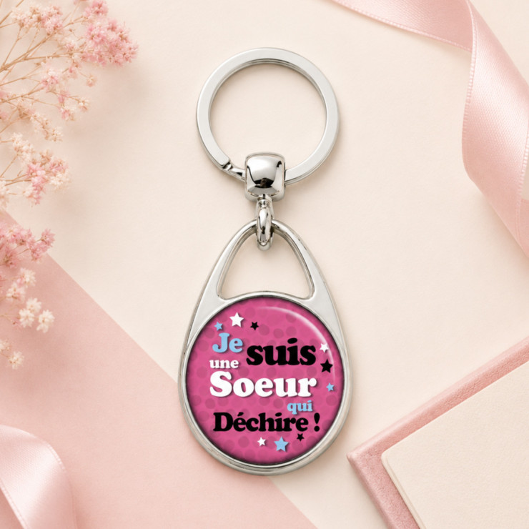       Porte clés "Je suis une sœur qui déchire!" violet
    