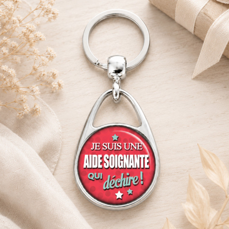       Porte clés "Je suis une aide soignante qui déchire !" rose
    