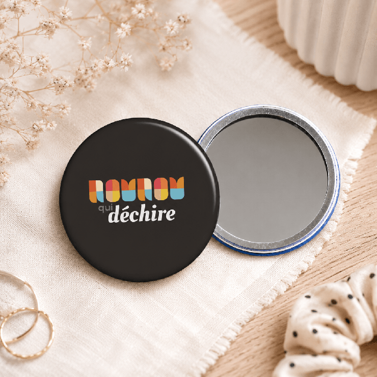                     Miroir de poche nounou qui déchire
                  