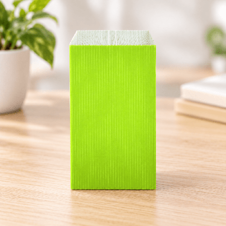       Une pochette cadeau kraft pour emballer une petite attention
    
