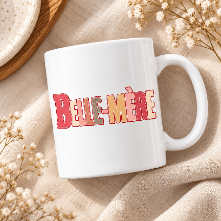       Mug avec visuel typographique qui donne du relief au mot belle-mère
    