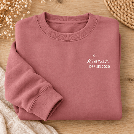       Sweat femme rose poudré plié avec inscription Sœur depuis 2020
    
