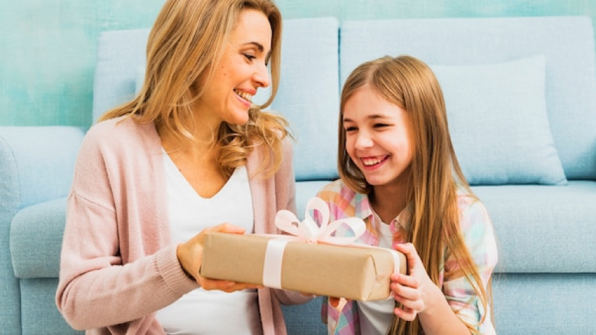 Que faut-il écrire sur un cadeau personnalisé pour maman