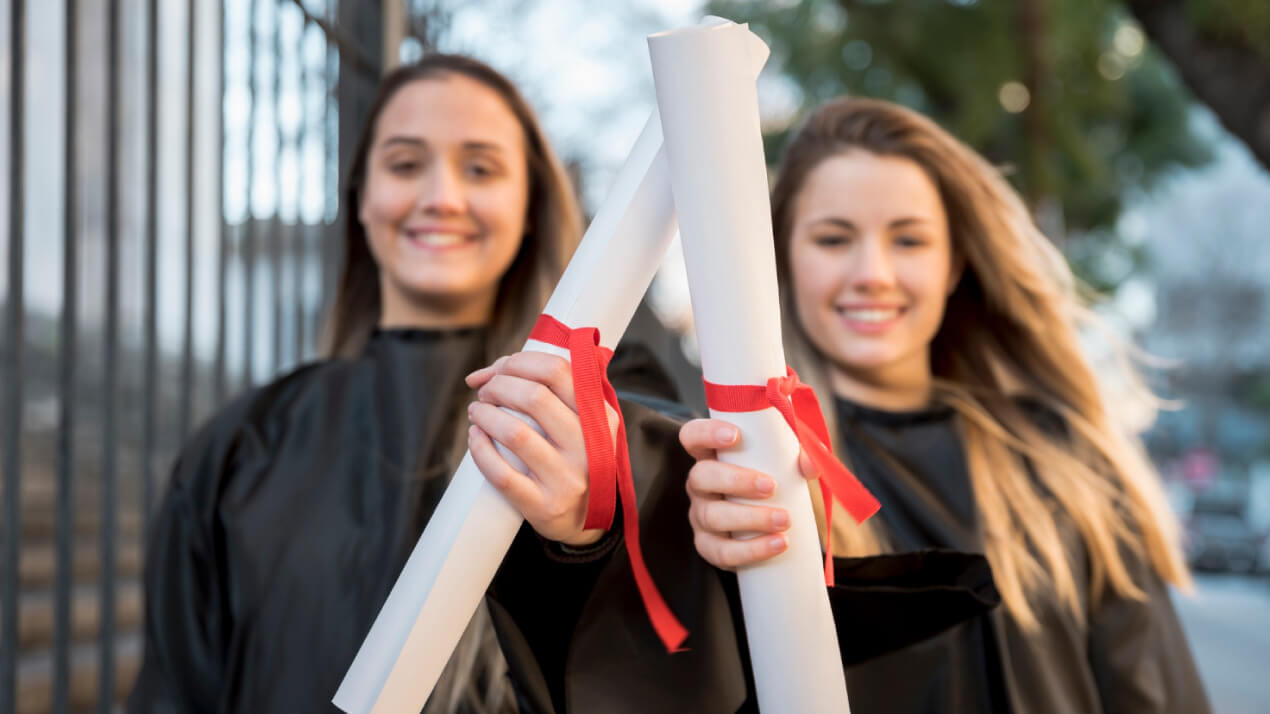 Félicitations pour un diplôme : 5 messages sincères et inspirants à partager