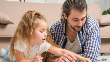 Fête des Pères en maternelle : idées simples pour préparer une jolie attention avec les enfants