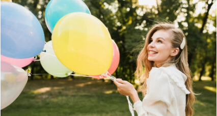 Messages d’anniversaire d’été (juillet–août) : 30 idées