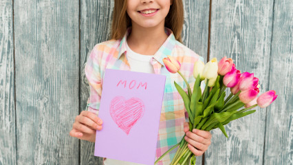 Poésie Fête des Mères : textes courts à réciter, copier ou imprimer