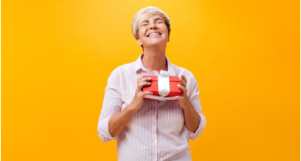 Quoi offrir à sa grand-mère ? Les 7 meilleures idées cadeaux !