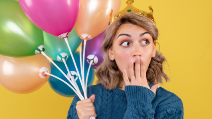 Comment organiser un anniversaire surprise réussi (idées + étapes faciles)