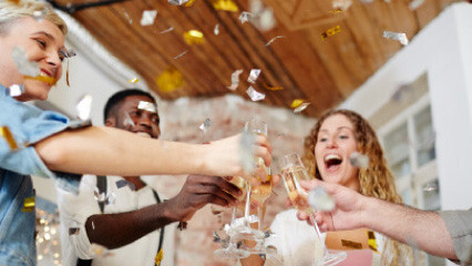 Organiser une pendaison de crémaillère : Conseils et idées